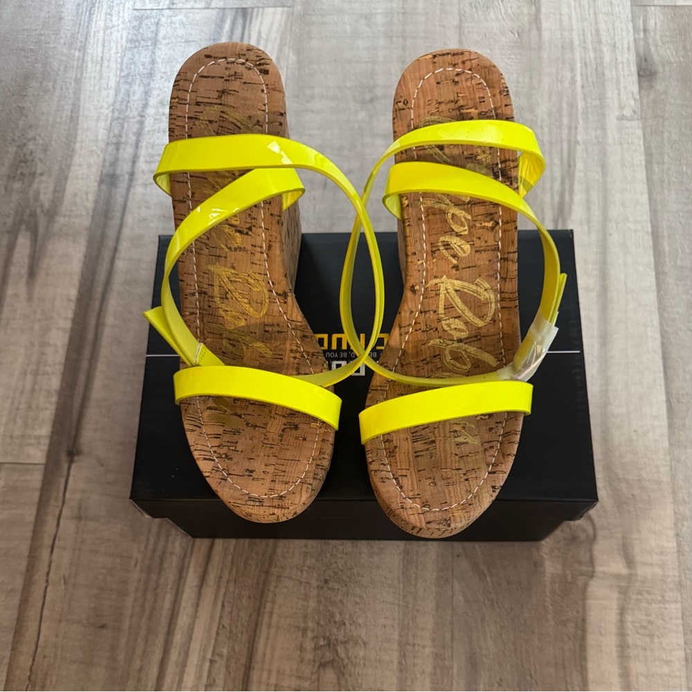 Women’s Cape Robbin Danyi Wedge Sandals - Picture 5 of 6